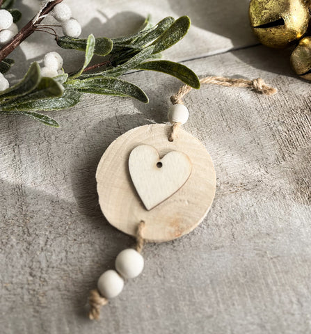 The round wood heart ornament