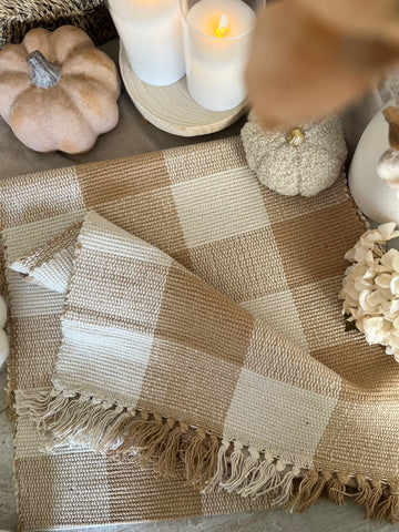 The cotton checkered table runner