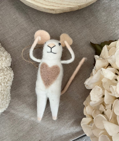 Heartful mouse ornament