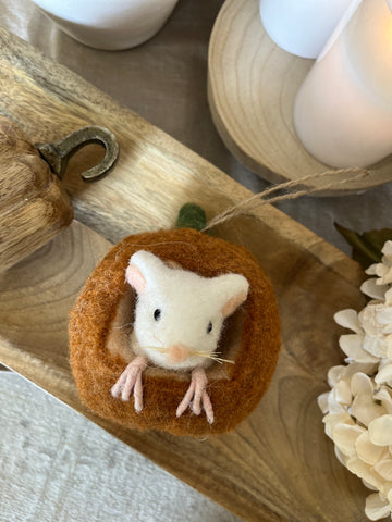 The pumpkin mouse ornament