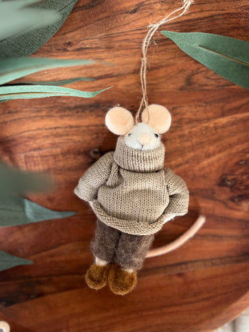 Weekend Wallace the mouse ornament
