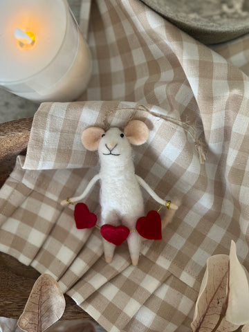 Hearts full the mouse ornament