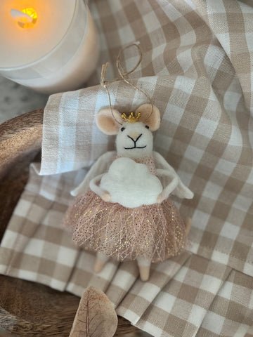 Day dreamer the mouse ornament