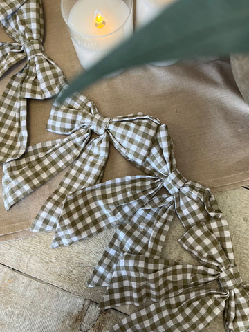 The plaid bow garland