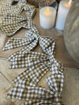 The plaid bow garland