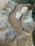 The plaid bow garland