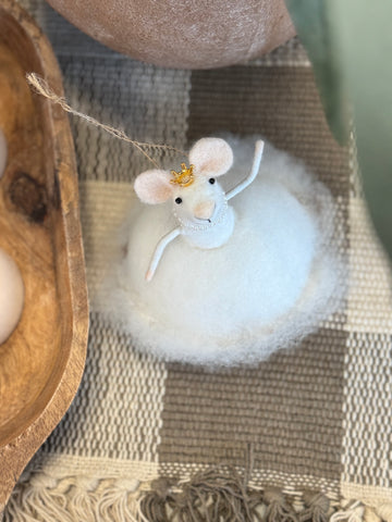 The snow princess mouse ornament