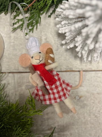 Baking Benjamin the mouse ornament