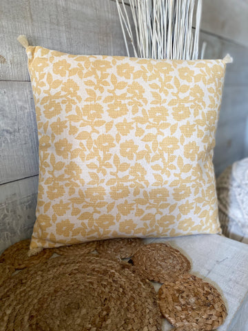 The floral print pillow